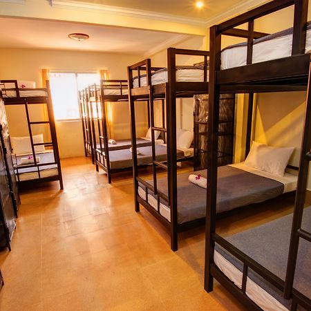 B52 Hostel Phnom-Penh Buitenkant foto