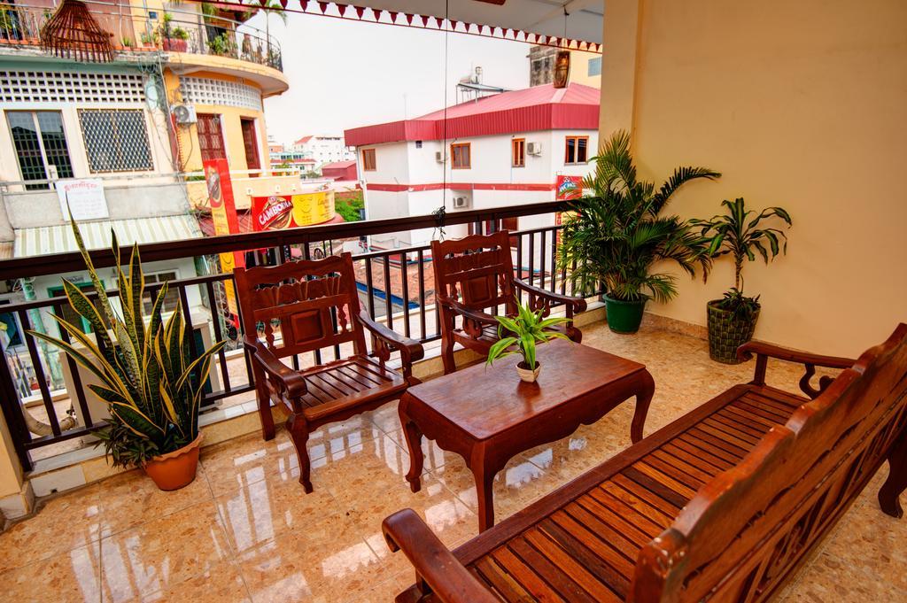 B52 Hostel Phnom-Penh Buitenkant foto