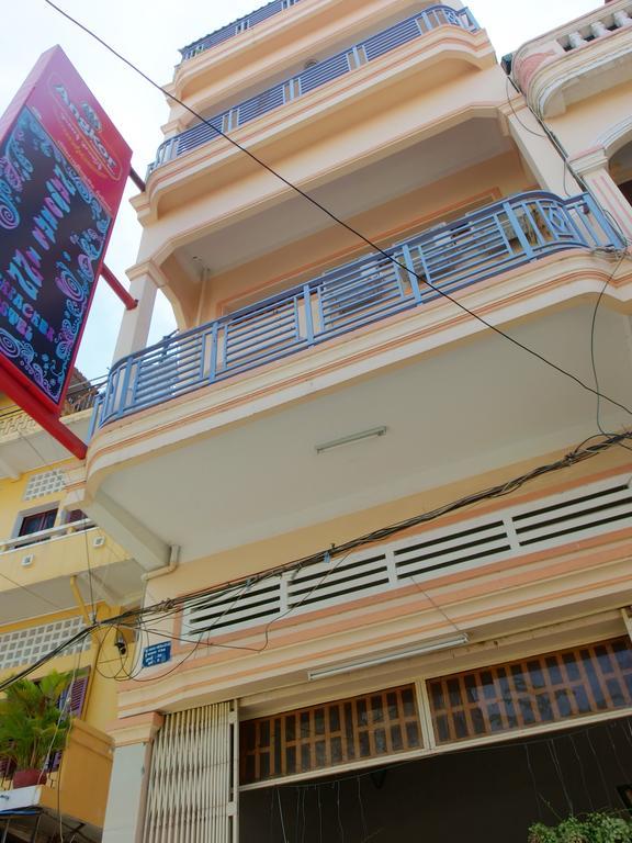 B52 Hostel Phnom-Penh Buitenkant foto