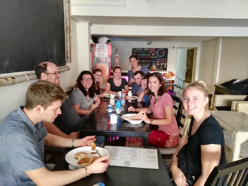 B52 Hostel Phnom-Penh Buitenkant foto