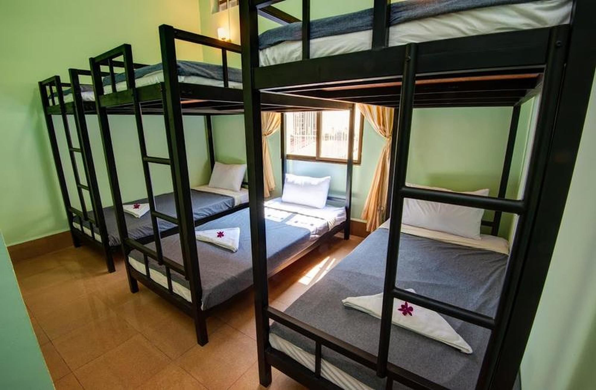 B52 Hostel Phnom-Penh Buitenkant foto