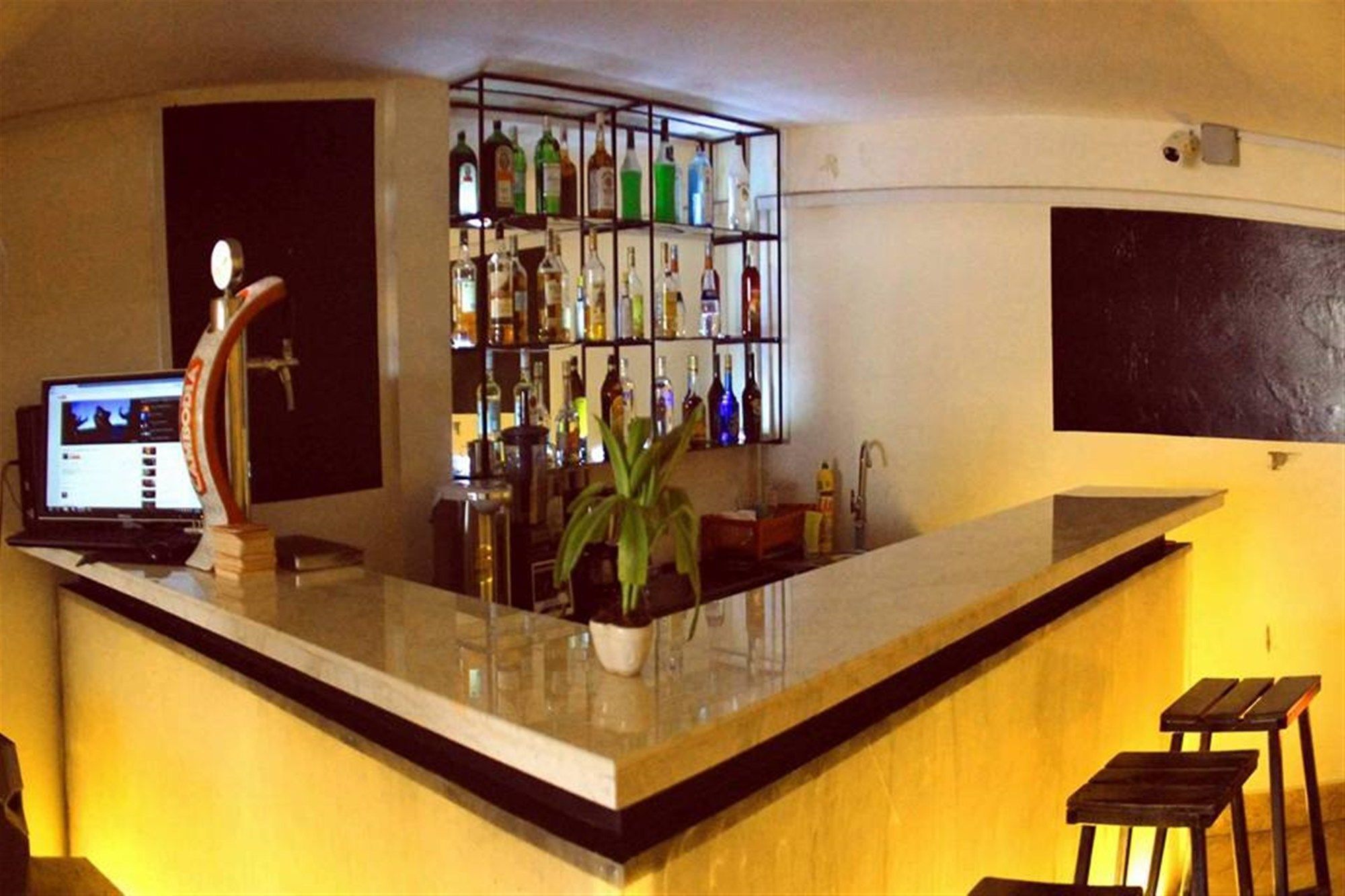 B52 Hostel Phnom-Penh Buitenkant foto